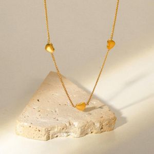 Hänge halsband enkla 18k guld rostfritt stål färg kärlek hjärta för kvinnor chokers 2023 trend mode festival fest gåva juvelrypendant