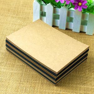 Cartões 50pcs/lote marrom papel kraft papel em branco retângulo papel de papel para cartão de cartão diy artesanal Aceite personalizado e padrão