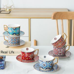 Kubki Brytyjski styl luksusowy marokańska filiżanka kawy i spodek set ze złotym rękodzieła kubek ceramiczny cappuccino popołudniowa herbata 250 ml 230508