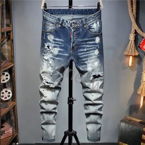 Nowe męskie dżinsy Mężczyzn Projektant Czarne chude naklejki lekkie zryta motocyklowa rocka Joggers True Religions Mężczyźni