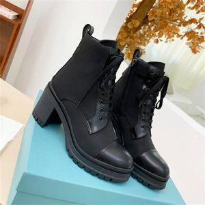 Designer di lusso in pelle spazzolata e stivali in tessuto con lacci in nylon Monolith Mini Bag Lug Sole Combat Women Ankle Biker Australia Platform Heels Wi