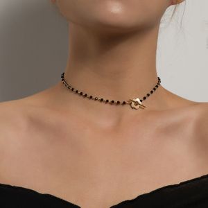 Diseñador de joyas de 7 colores para mujer, collar de diseñador de lujo, temperamento de moda, cadena de cuentas de cristal negro, botón OT simple, collar de flores cortas 01