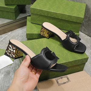 Tasarımcı Kadın Sandalet Terlik Slayt Nakış Tasarımcıları Slaytlar Sandal Floral Brocade Flip Flops Çizgili Plaj Deri Kauçuk Çiçek Terlik Loafers Kaydırıcı Kutusu