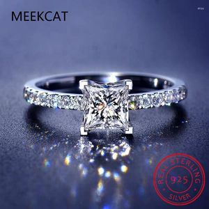 Pierścienie klastra Prawdziwa 1-2CT Księżniczka Cut Moissanite Pierścień dla kobiet Sparling Cestena Wedding S925 Srebrna biżuteria