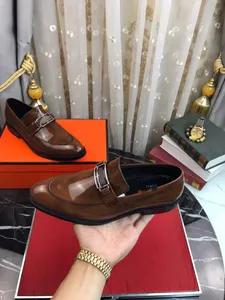 4Modelli Mocassini da uomo di lusso Scarpe 2023 Scarpe da smoking da ufficio per matrimoni Scarpe eleganti da uomo stilista di moda Scarpe da uomo comode durevoli in vera pelle Comode scarpe formali