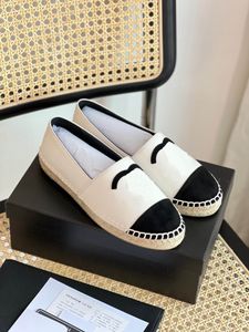 2023 Scarpe eleganti firmate classiche Primavera e autunno 100% pelle bovina Ballerine Scarpe da ballo moda donna nero Scarpe da barca piatte sandalo Mocassini pigri in pelle da donna