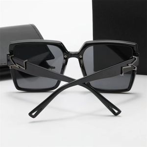 Moda Tasarımcı Güneş Gözlüğü Goggle Beach Güneş Gözlükleri Erkek Kadın Yaz Günlük Lüks Mektuplar Gözlükler Karışık Renk Polarizasyon Adumbral