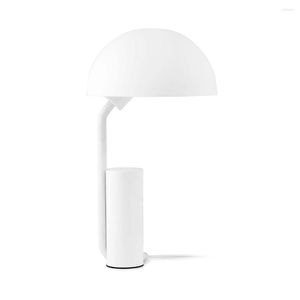 Lampy stołowe Lampa CAP Bedside Metallic Desktop Domowa sypialnia El Night Light Nowoczesne minimalistyczne designerskie światła