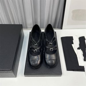 2024 Designer Klänningskor Kvinnor Läder klackar metall spänne bokstav bröllopsfest affär casual enstaka skor