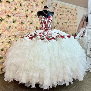 Modern White Sweetheart Bodice Dresses Wtih Medallions 3D Floral Applique Embroidery Tiered Skirt Charro Quinceanera Ball Gown Vestidos De 322