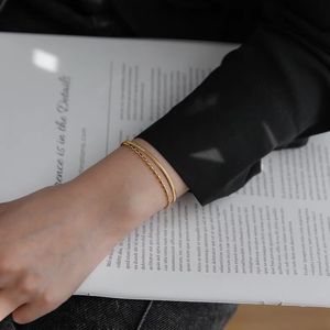Braccialetto delle donne di modo del braccialetto del progettista che placca il regalo di festival del braccialetto della perla dell'osso del serpente di doppio strato dell'oro 18K