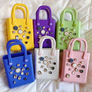 Förvaringspåsar 2022 NY DIY CAVE DOT STOR Tote Protoble Handbag High Sense Simple Small Crowd Bag Women Eva PVC Jelly Beach Bag Inner Pocket P230510