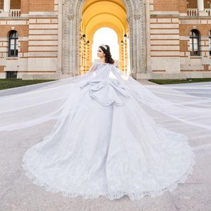 Seksowne sukienki Quinceanera na 15 imprezowych aplikacji mody koronkowe koraliki z Cape Formal Birthald Suknie księżniczki