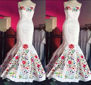 Vintage mexikansk broderad sjöjungfru bröllopsklänningar chic satin älskling snörning korsett tillbaka västerländsk brudklänning