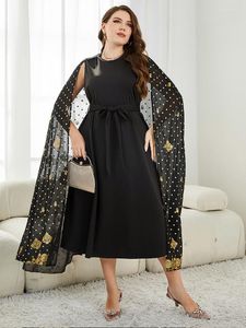Платья плюс размеры 2023 Женские модные сшивающие черные круглые шеи Элегантная большая повседневная леди сплошной цвет платье шнуровки
