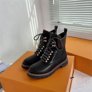 Women Designer 23fw Territory Flat Ranger Boots Calf Leather And Shearling Treaded Rubber Outsole Chunky Winter Martin Boot Sneakers Size 35