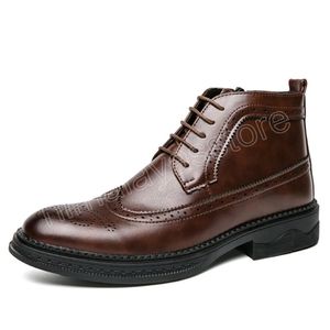 أحذية الرجال مريحة مصممة Brogue Boots للرجال الفاخرة البريطانية على الطراز البريطاني أحذية moccasins