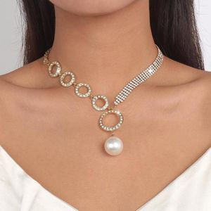 ペンダントネックレス女性のための大きな模倣真珠のネックレスラインストーンチェーンクラビクルチェーン非対称女性2023ファッションジュエリー