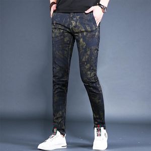 Мужские джинсы 2023 Корейский стиль мужчины растягивают камуфляжные шнурки джинсы