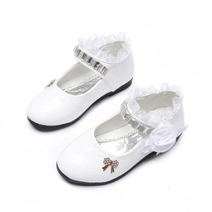 Scarpe da ginnastica Flower Girls Shoes Primavera Autunno Princess Lace PU Leather Cute Bowknot per 3 11 età Toddler 230511