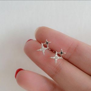 Brincos de pântanos em prata banhada em prata Miniature embutido Crystal Four Star Star Anti Allergy Women's Foft Party Jewelry