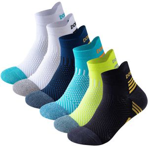Spor çorapları profesyonel maraton koşu çorap erkekler kadınlar spor spor fitness kalınlaşmış yastıklı kısa tüp alçak kesilmiş tekne ayak bileği çorapları p230511