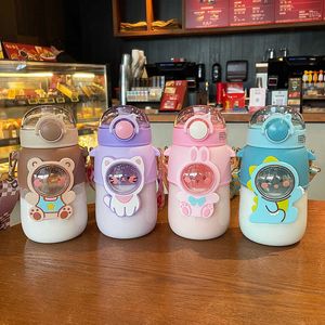 Ny 700 ml Kids Vattenflaska för skolpojkar Girl Cup med halm BPA gratis söt tecknad läcksäker mugg bärbar resedrinkning tumlare