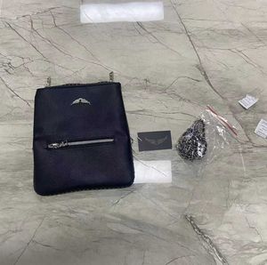 حقيبة مصممة للسيدات الأجنحة من الحديد الماسي أزياء ZV Messenger مسامير من جلد جلد واحد من جلد الكبرى حقائب اليد اثنين