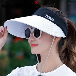 Breda brim hattar kvinnor sommar sol pärla förpackbar visir hatt med stora huvuden strand uv skydd kvinnlig mössa grossist 1 st