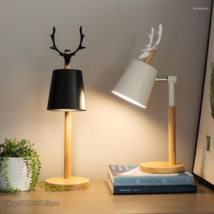 Lampade da tavolo LED nordico con paralume in metallo per camera da letto Luci da comodino bianche da scrivania Luci da lettura nere in legno Luminaria