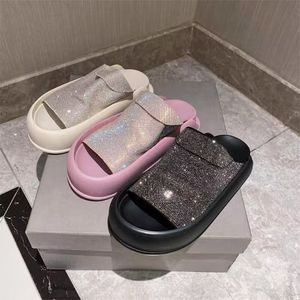 女性用スリッパ夏の高品質ファッション美しいラインストーン屋外厚い靴底の個性快適な非滑りのカジュアル