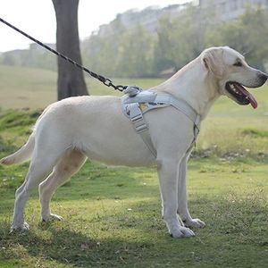 プルサービスドッグハーネス、反射犬のベストハーネスがハンドル、調整可能な通気性のあるペットハーネス犬の歩き方