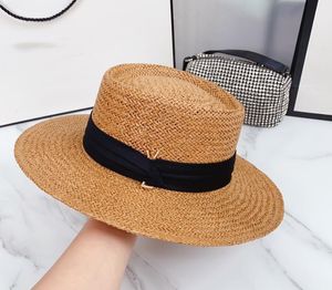 Kvalitetsdesigner Classic Letter Straw Hat Female Summer Sun Protection Visor Hat Flat Top England Small Fresh Top Hats Travel Holiday Seaside Beach Cap