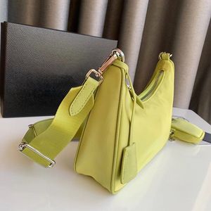 10A Designer-Handtasche, klassische Knödelform, eine Schultertasche, dreieckiges Blech, neutrale Schrägtasche, fortschrittliche Unterarmtasche aus wasserdichtem Ledermaterial