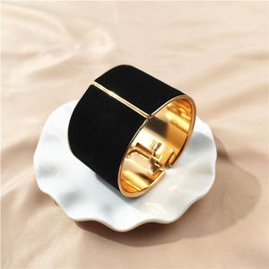 Bangle Big Wide Gold Gold Metal сплав модный модный модный черный бархатный браслеты для женщин Женский свадебный шрифт