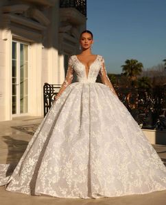 Utsökta bollklänningar Bröllopsklänningar V Neck Långärmare Sequins Applices Pärlor Golvlängd Ruffles Lace-up 3D spetsblommor Brudklänningar plus storlek Vestido de Novia