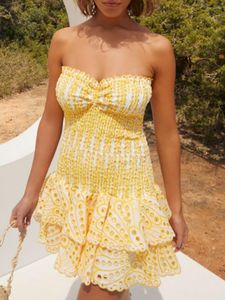 Повседневные платья Flordevida желтое вышитое летнее платье с плеча Мини -рюша.
