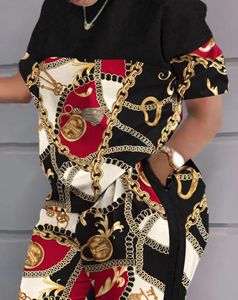 Kvinnors tvådelade byxor Set Womens Outifits Vintage Scarf Chain Print Casual O-Neck Kort ärm Top Pocket Design Shorts Set Summer 230511
