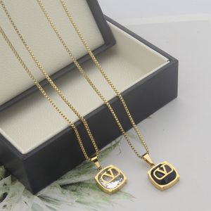 Top Quality Luxury Pendant Necklace Titanium Steel Jewelry Wholesale V-shaped Square Black White Diamond Necklace