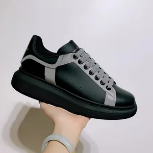 Lyxdesigner casual skor präglad tränare sneaker trippel vit rosa himmel blå svart grön gul denim