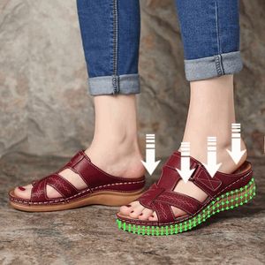 Sandalen Damen Orthopädische Low Heels Sommer Offene Zehen Slip On Wedges Bequeme Retro Dicker Boden Korrektor Strand Hausschuhe 230512