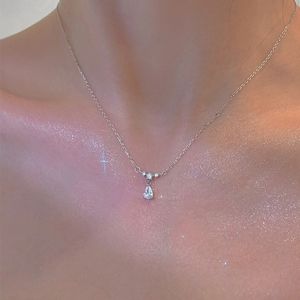 Nytt mode Zircon Water Drop Pendant Necklace For Women Charm Summer Clavicle Chain Wedding Chokers Charms smycken 2023