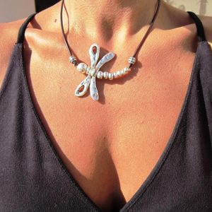 Choker im ethnischen Stil, böhmische Lederseil-Halsketten für Frauen, Legierung, Libelle, Perlen-Anhänger, kreativer Strandurlaub, Party-Schmuck