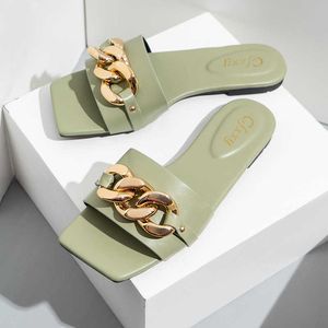 Slippers mulheres chinelas de verão Moda Metal Decoração de metal sapatos femininos causais damas quadradas dedo dedo lisadas externas lisadas de dedo do pé
