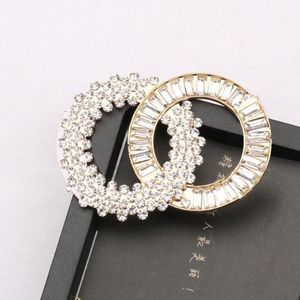 20style Fashion Brand Letter Designer Brooches High-Quality Letters Lapel Women Men Crystal Rhinestone Pearl Pin Wedding Party Metal Jewerlry With Figure Stamp