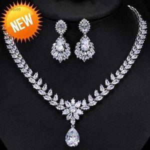 Explosive Flash Luxury Simulation Mosan Diamond Pendant Necklace Jewelry Set Hot Selling Lace Inlaid with Water Drop Stone