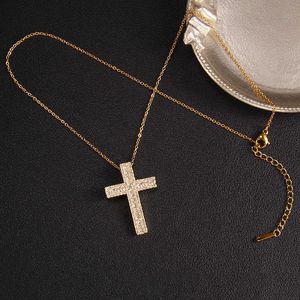 Diamond Cross Necklace Designer Pendant Chain Women Män smycken Guldhänge Halsband Cross Halsband Rostfritt stål Neckla 954