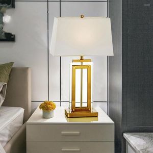 Lâmpadas de mesa Modern Minimalist Lamp Bedroom Estudar Children's Metal El Front Desk Crystal Home LED LU8201052