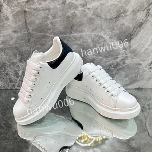 2023top Luxury Designer Shoes Mens Women White Luxury Designer Sneaker Lace Up本物の革スニーカーファッション女性カジュアルデザイナースニーカー