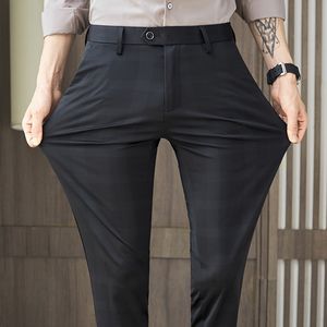 Herrbyxor Summer Thin High Elastic Ice Silk Casual Pants Men's Business Dress Suit Pants Slim Fit Plaid Office Sociala byxor Hommes 230512